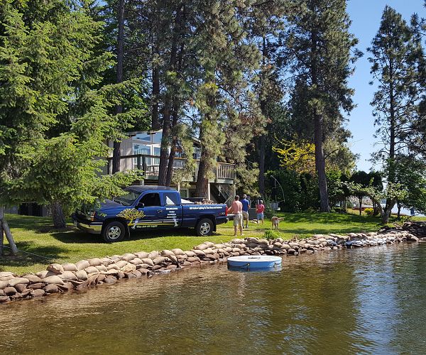 Helping Customers Sandbag, Okanagan Flood 2017